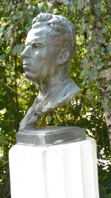 Бюст в Москве