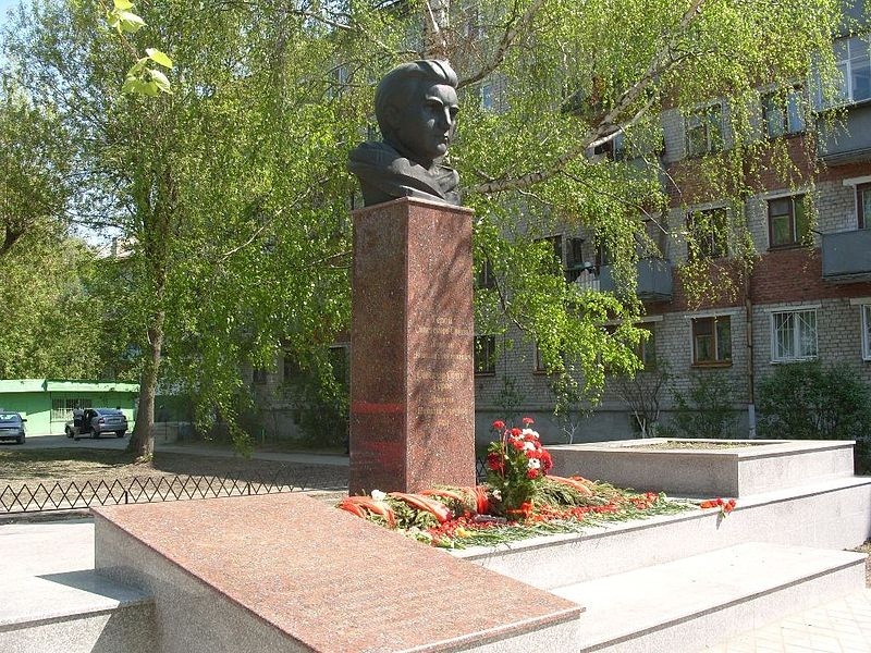 Бюст Героя