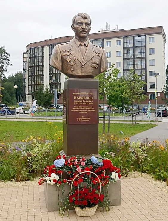 Бюст в п. Агалатово