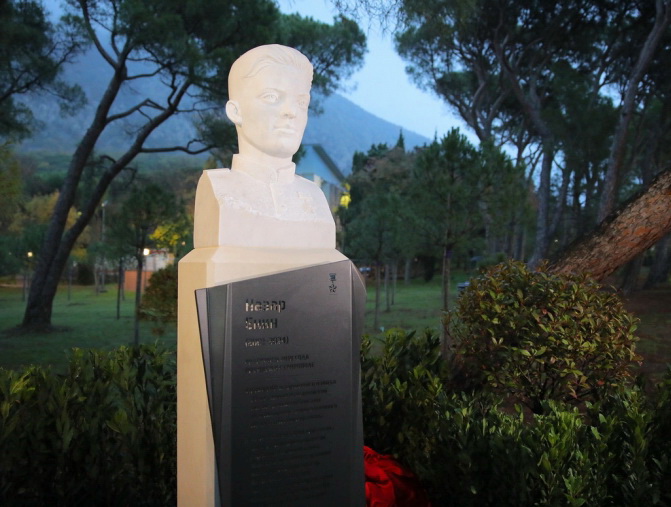 Бюст в Артеке