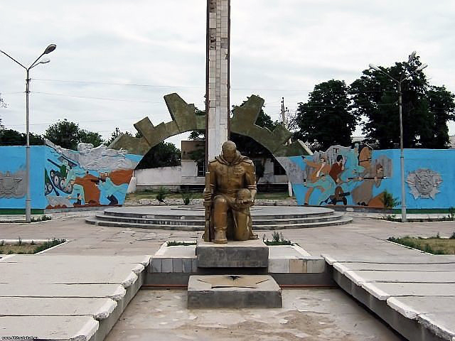 Мемориал в городе Серхетабат (общий вид)