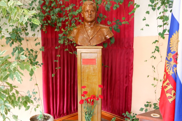 Бюст в с. Великая Топаль