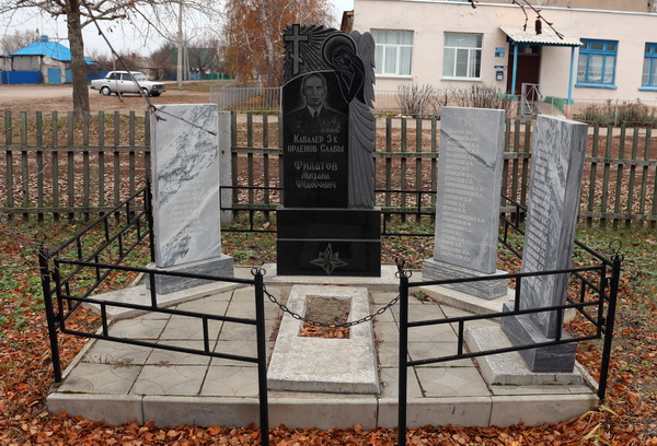 Памятник в хуторе Ильменский-2