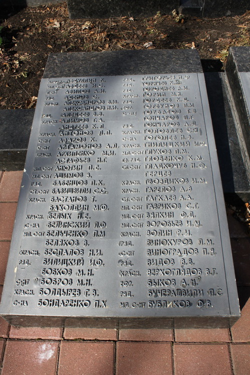 Братская могила в посёлке Яковлево (вид 2)