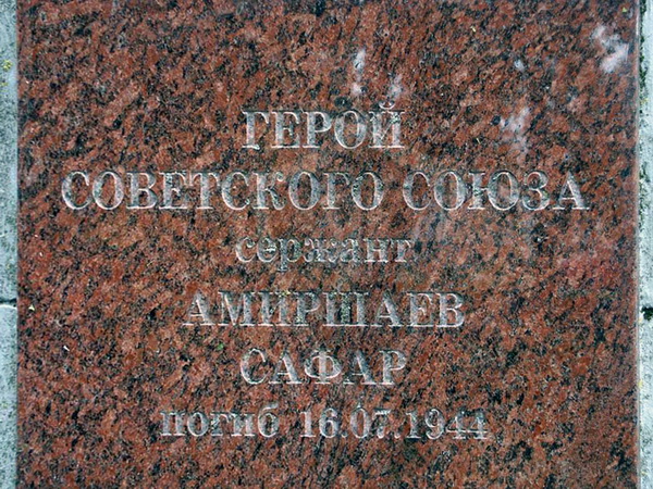Воинское кладбище в посёлке Жежмаряй (вид 2)
