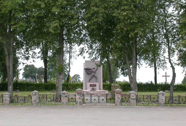 Воинское кладбище в городе Ретавас (общий вид)
