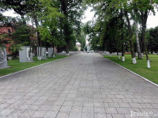 Братская могила в городе Мамоново (общий вид)