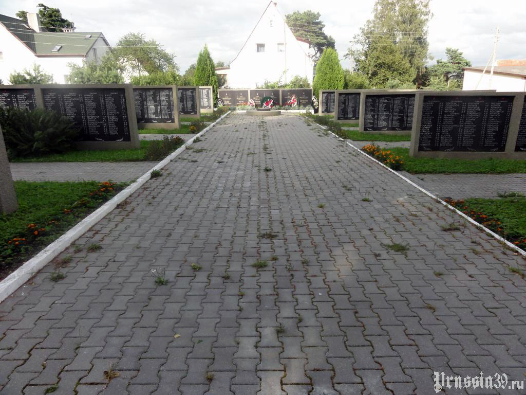 Братская могила в посёлке Переславское