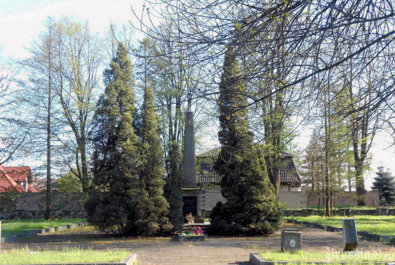 Воинское кладбище в городе Жешув (общий вид)