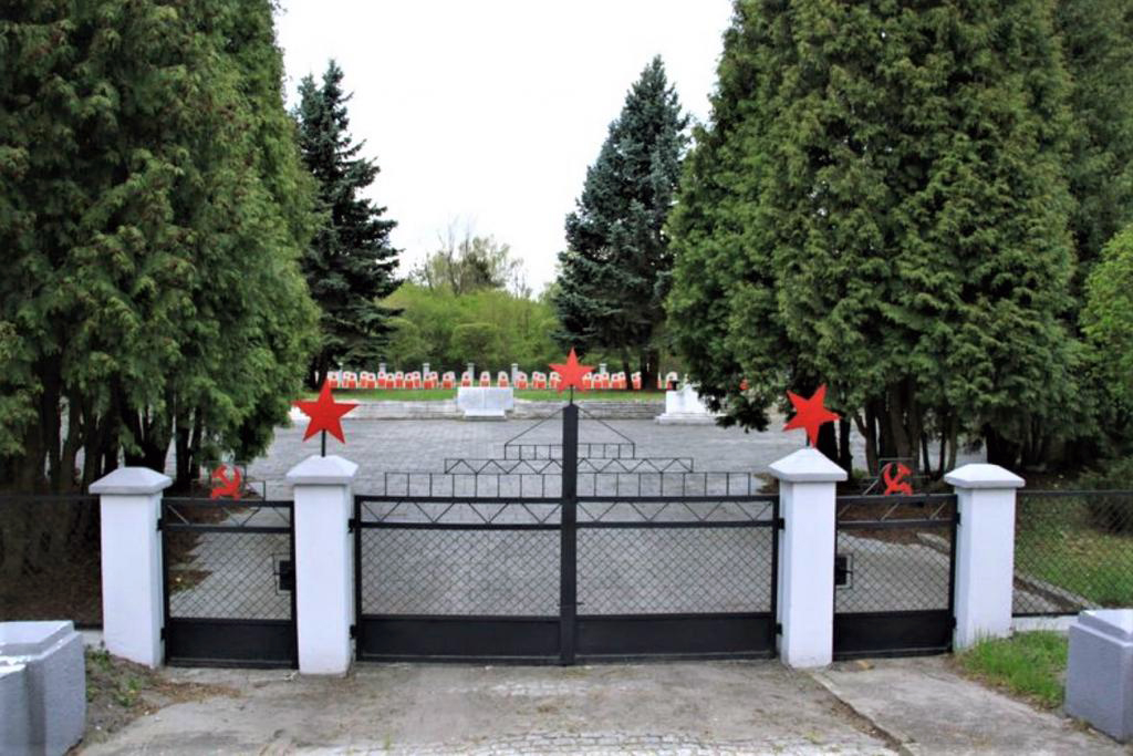 Воинское кладбище в городе Гура (общий вид)