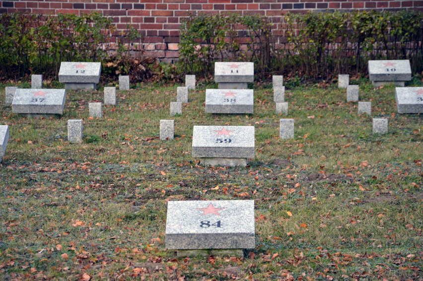 Воинское кладбище в городе Жагань (вид 2)