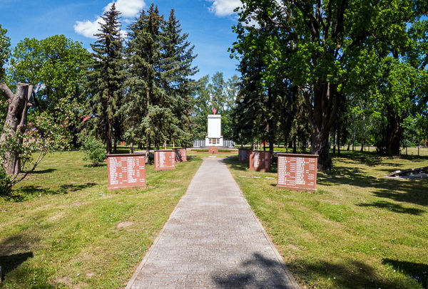 Воинское кладбище в Райтвейне (общий вид)
