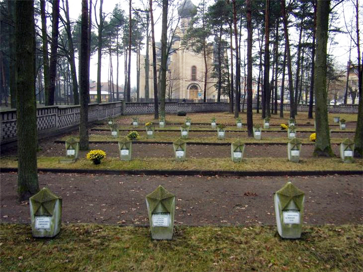 Воинское кладбище в городе Хайнувка (общий вид)