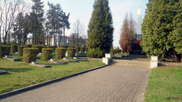 Воинское кладбище в городе Болеславец (общий вид)