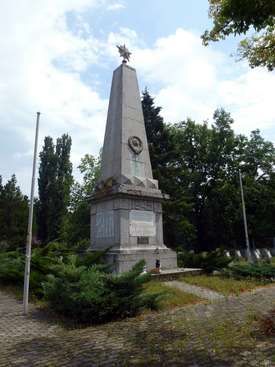 Воинское кладбище в городе Кечкемет