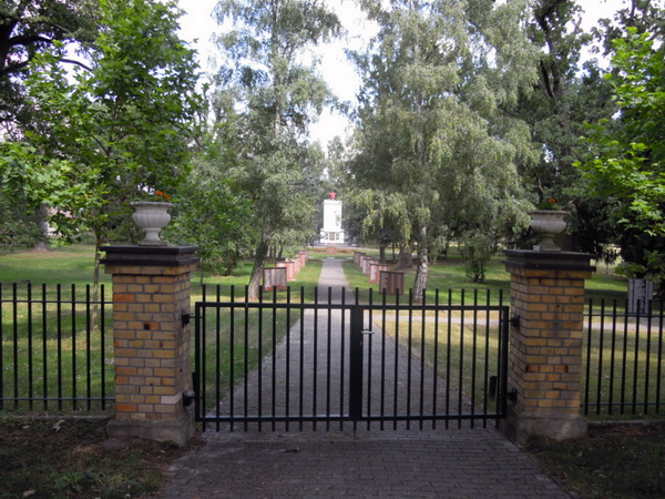 Воинское кладбище в Райтвейне (общий вид)