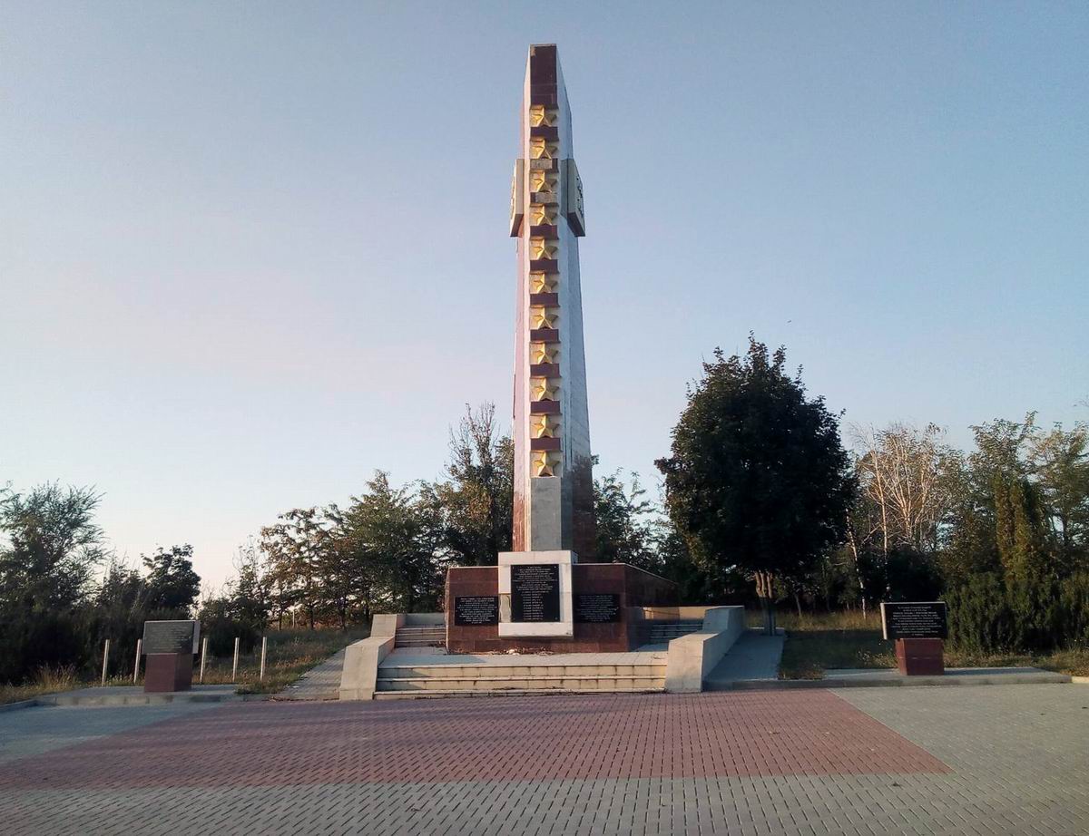 Мемориал вблизи села Раскаецы (общий вид)