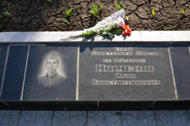 Братская могила в селе Покровское (вид 2)