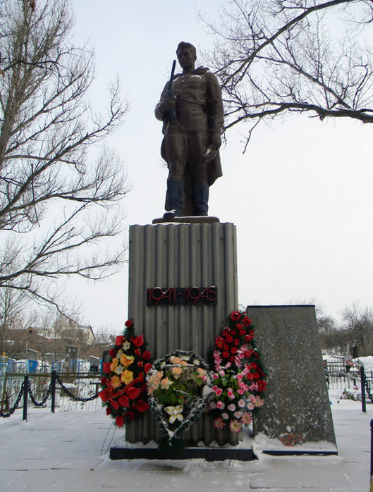 Братская могила в городе Волчанск (общий вид)