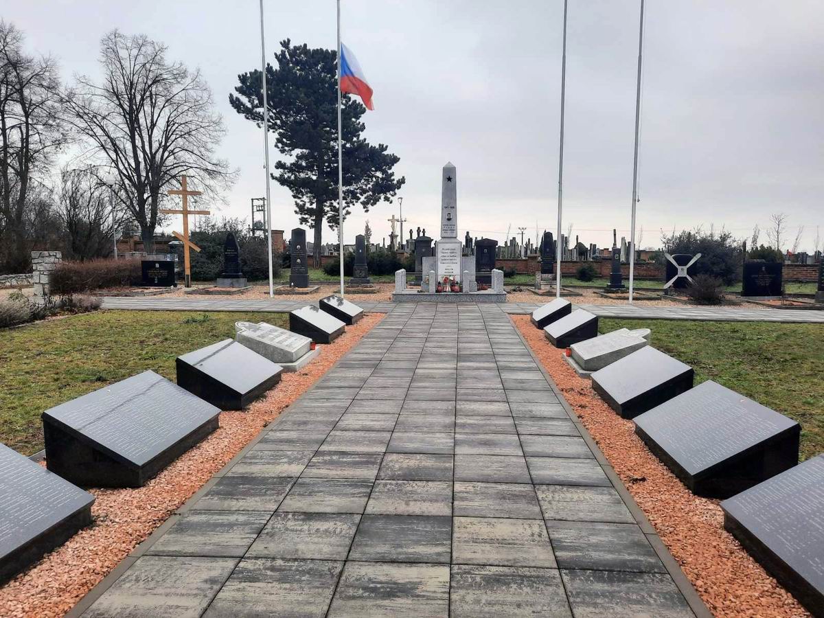 Воинское кладбище в с. Оржехов (общий вид)
