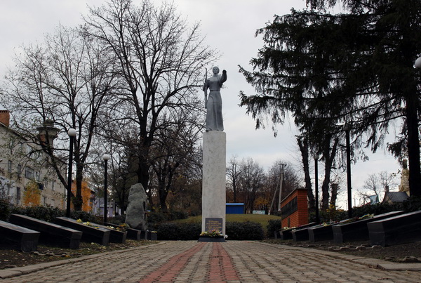 Братская могила в городе Балта (общий вид)