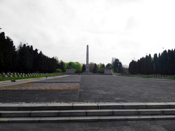 Воинское кладбище в городе Варшава (общий вид)