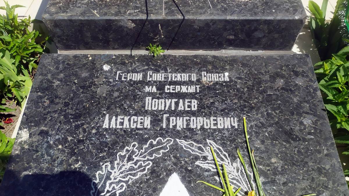Братская могила в агрогородке Маложин (вид 2)