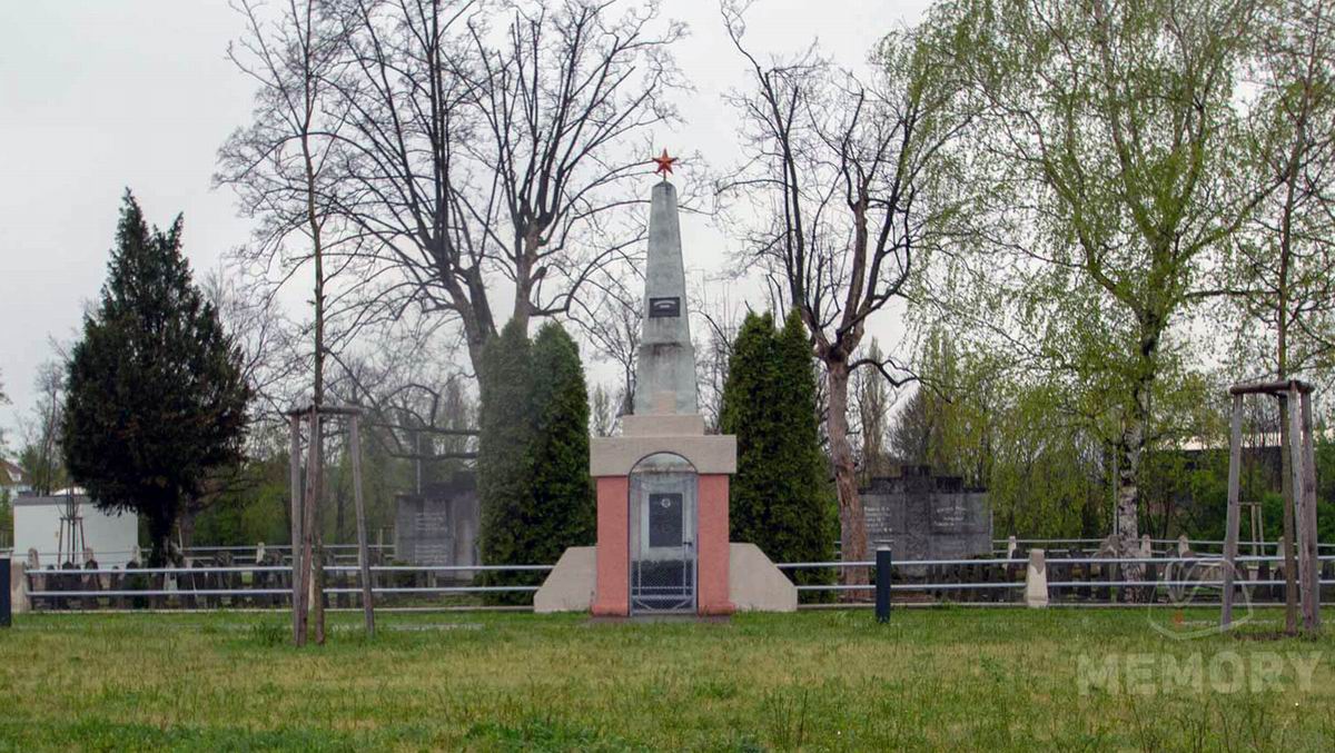 Воинское кладбище в городе Нойнкирхен (общий вид)