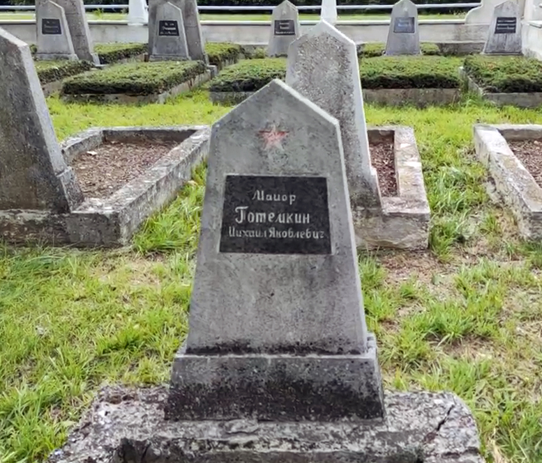 Воинское кладбище в городе Нойнкирхен (вид 2)