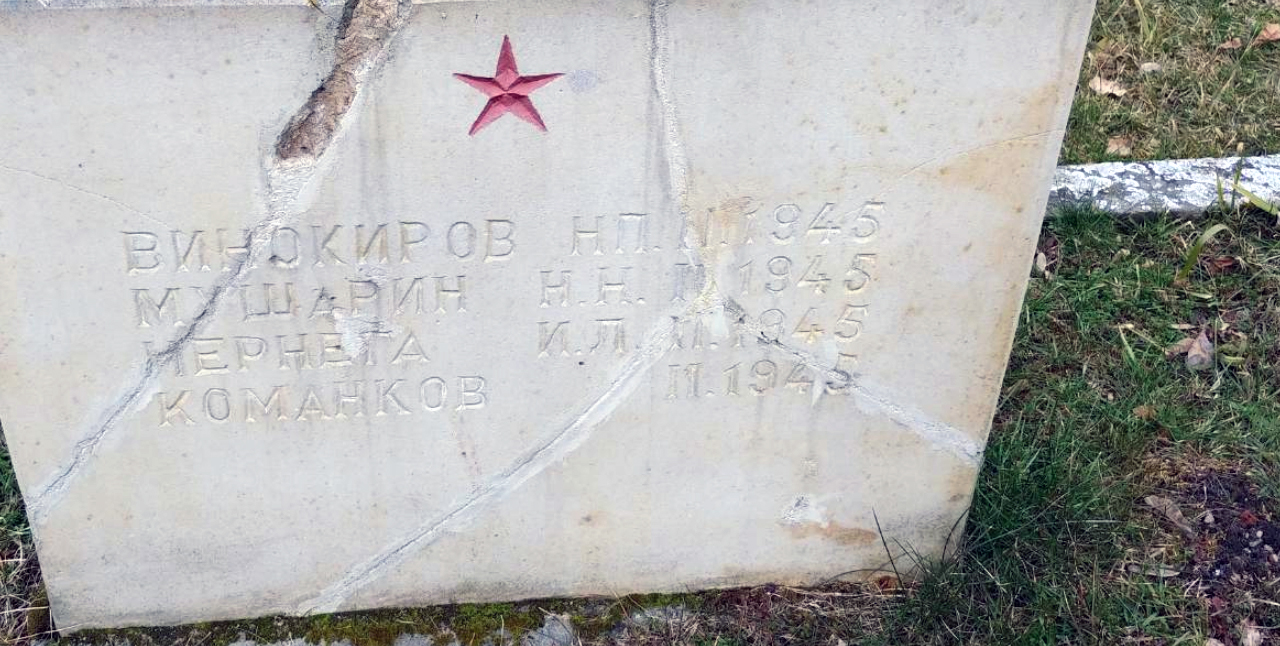 Воинское кладбище в городе Олава (вид 2)