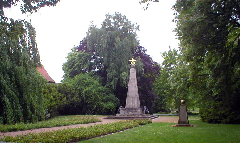 Воинское кладбище в городе Бернау (общий вид)