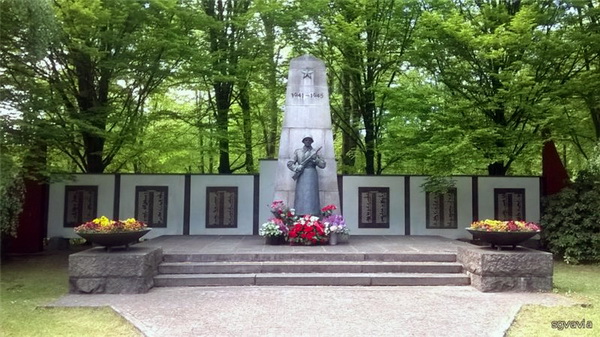 Воинское кладбище в городе Ниски (общий вид)