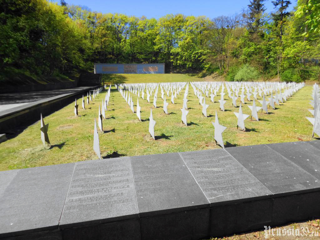 Воинское кладбище в городе Гданьск (общий вид)