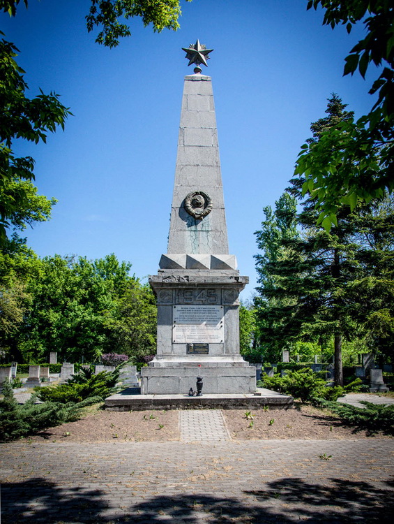 Воинское кладбище в городе Кечкемет (общий вид)