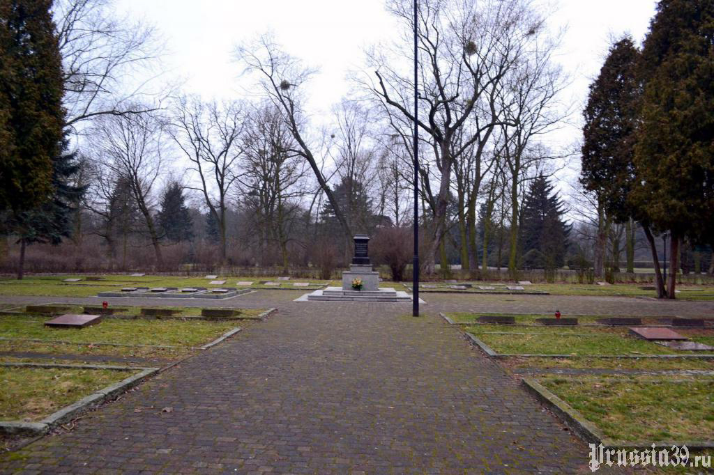 Воинское кладбище в городе Лодзь