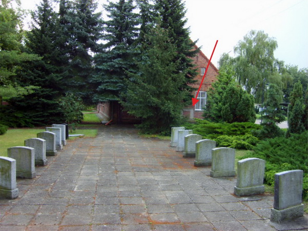 Воинское кладбище в городе Маншнов (вид 2)