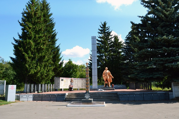 Братская могила в селе Протасово (общий вид)