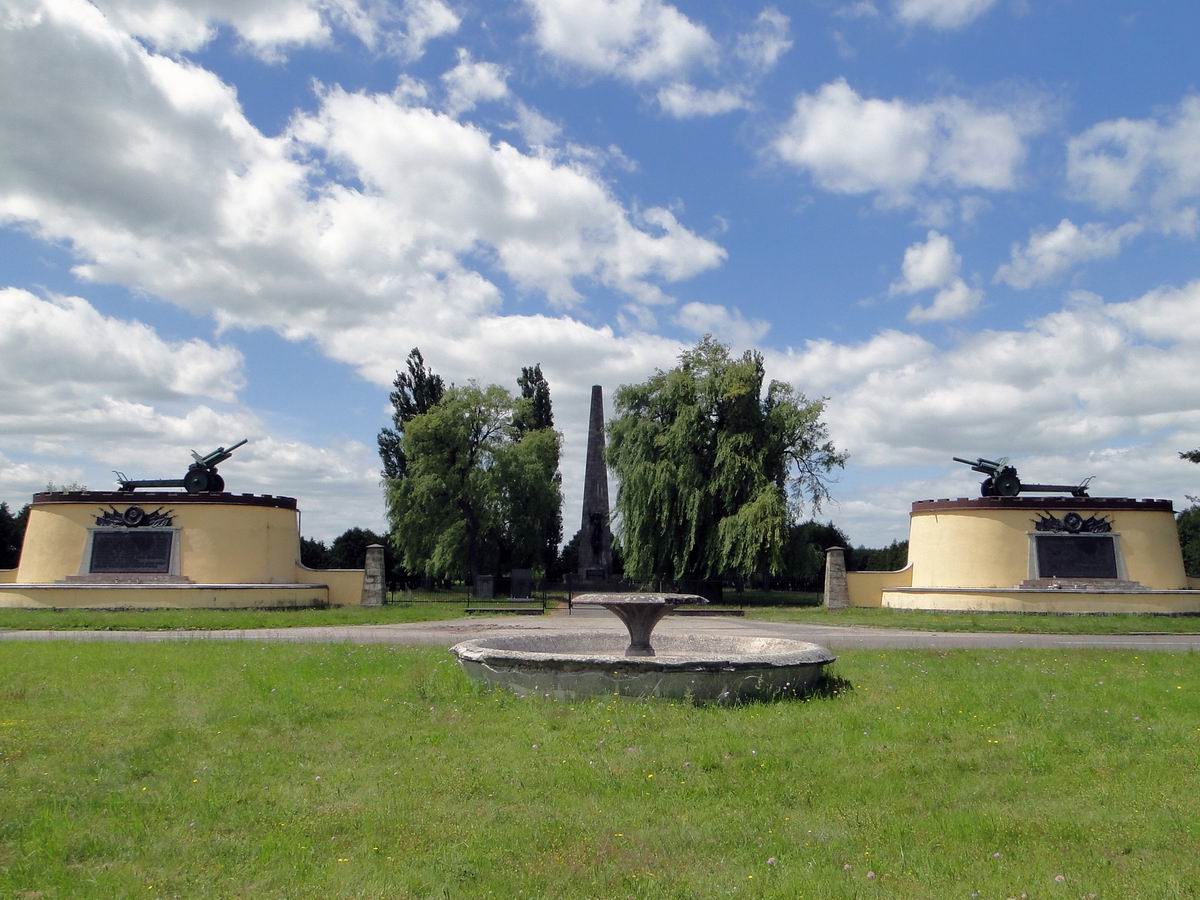 Воинское кладбише в городе Цыбинка