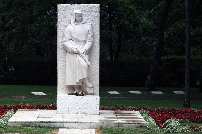 Воинское кладбище в городе Белград (вид 2)