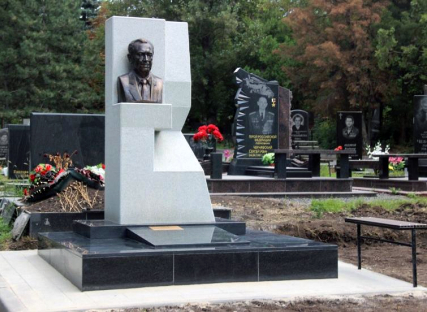 Надгробный памятник