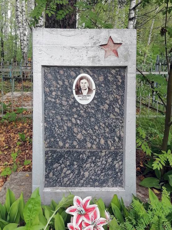 Надгробный памятник (вид 2)
