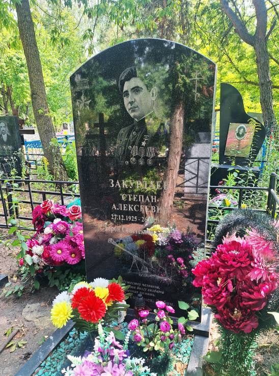 Надгробный памятник