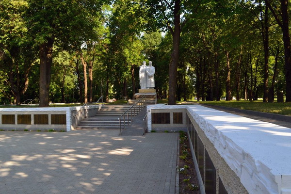 Воинское кладбище в городе Добеле (общий вид)