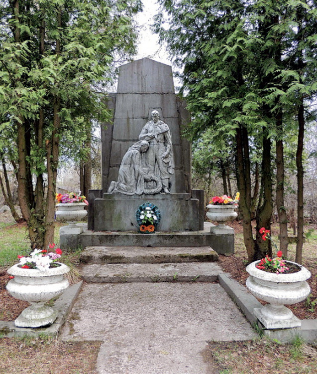 Братская могила в городе Питкяранта (общий вид)