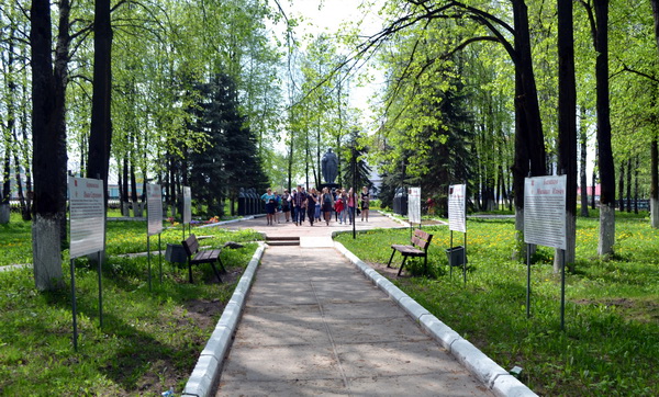 Сквер Воинской Славы в селе Кичменгский Городок (общий вид)