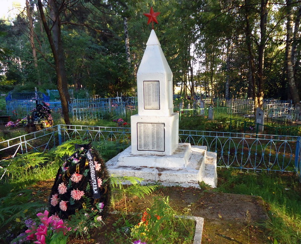 Братская могила в деревни Колки