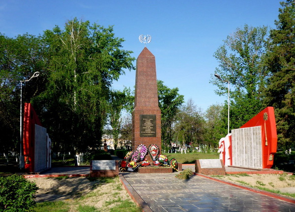 Братская могила в городе Калач-на-Дону (общий вид)