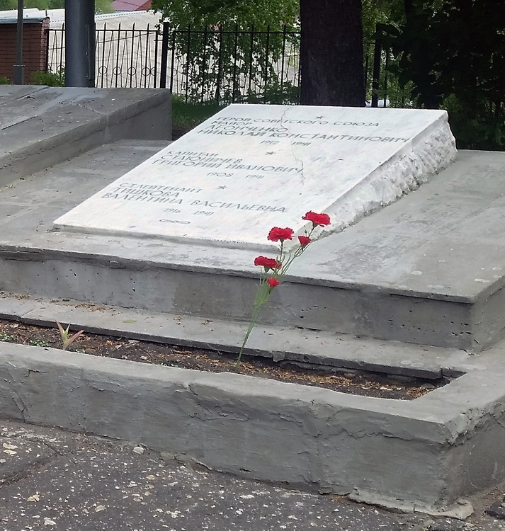 Мемориал в городе Кузнецк (надгробный памятник)