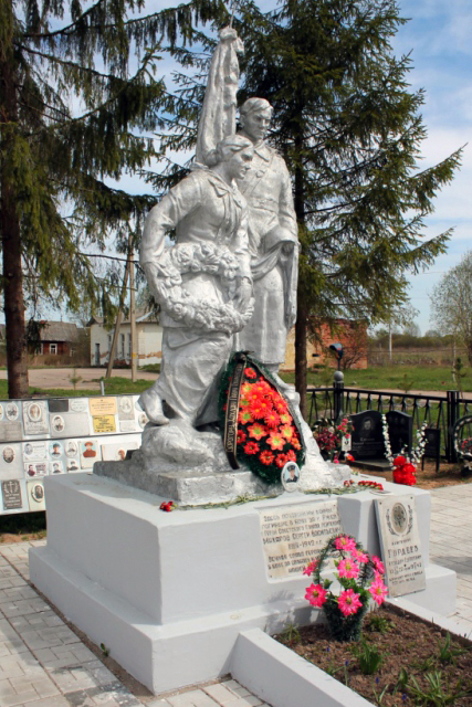 Братская могила в деревне Бахмутово