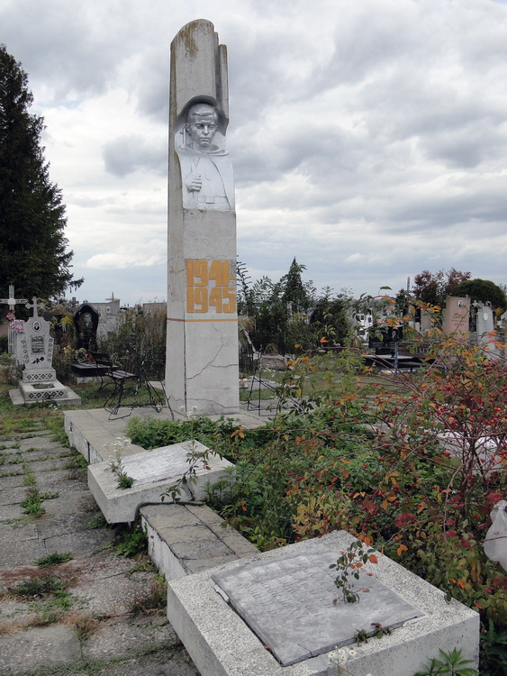 Братская могила в городе Тысменица